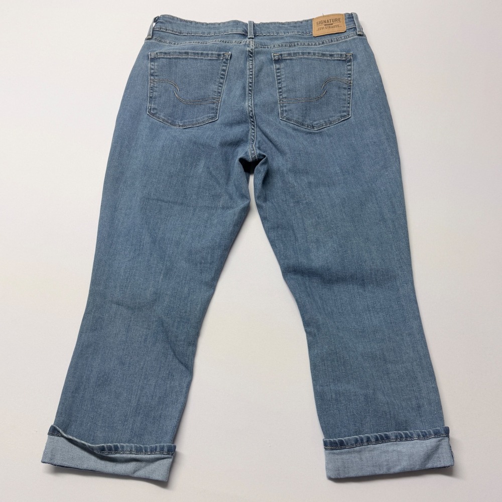 Signature Levi Strauss Gold Mid-Rise Capri Jeans Blue Medium Wash 12 W31 - Picture 2 of 10